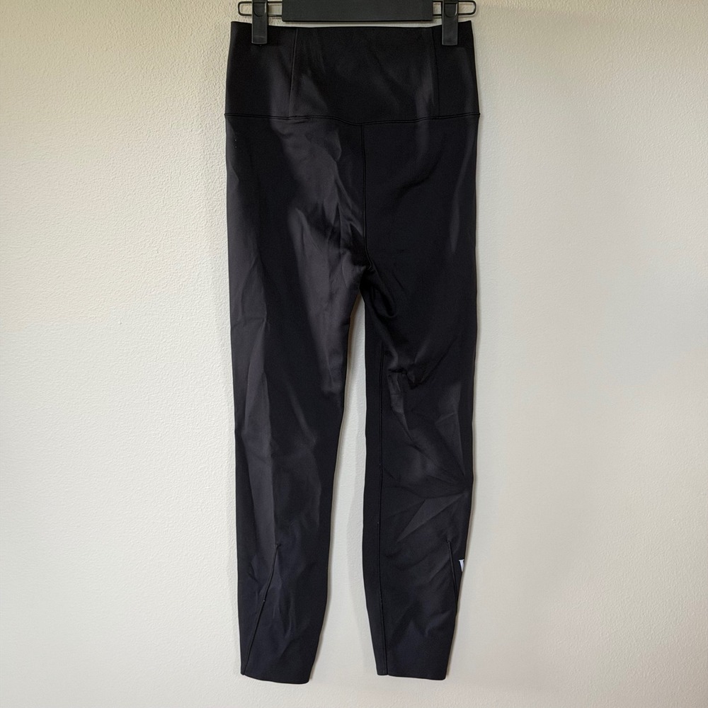 Vuori Black Performance Leggings Medium